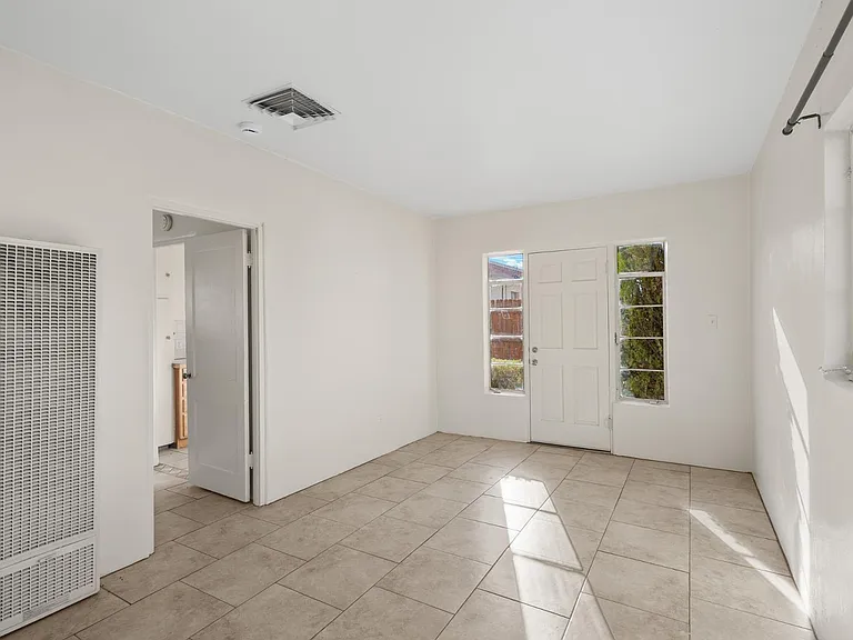306 Carlisle Blvd SE #C — Photo 6