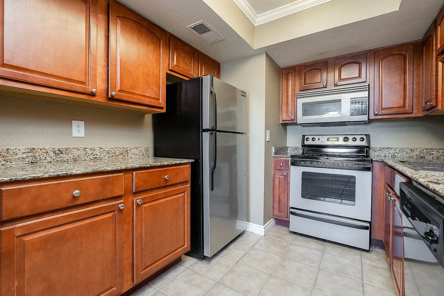 2 bed, 1174 sqft, $1,750 — Photo 2