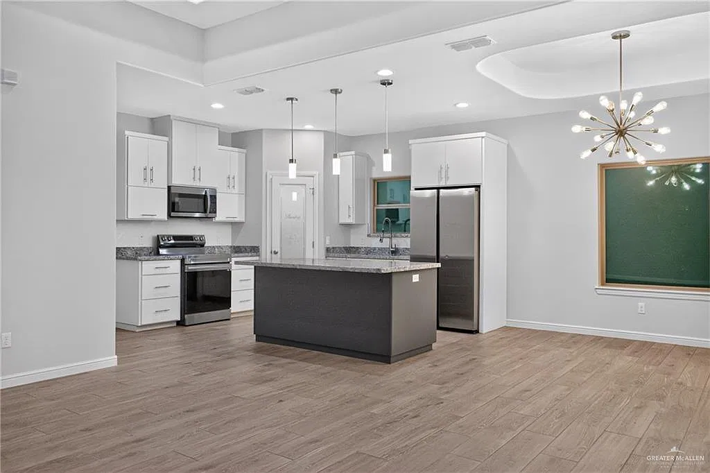 3 bed, 2.0 bath, 1523 sqft, $1,950 — Photo 3