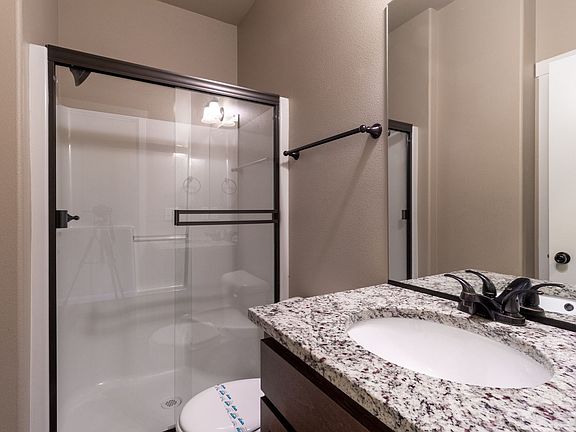 5th image of 7637 NE 31st Cir
