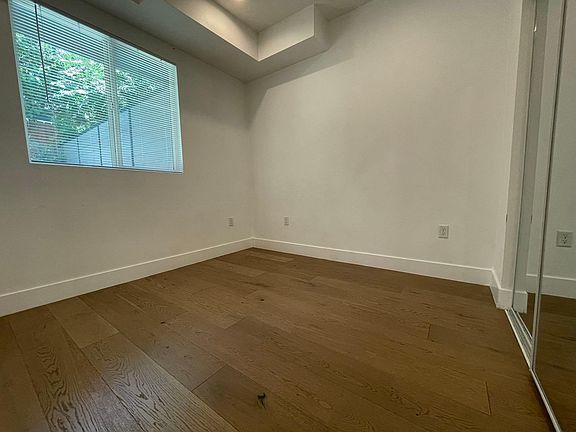 4th image of 238 N Park View St #1/2