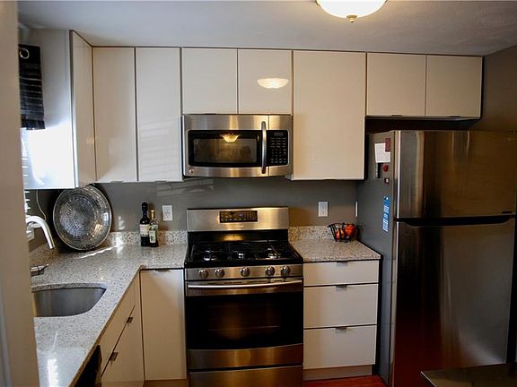 4th image of 802 Woodhaven Ct