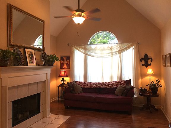 4th image of 581 Montmartre St