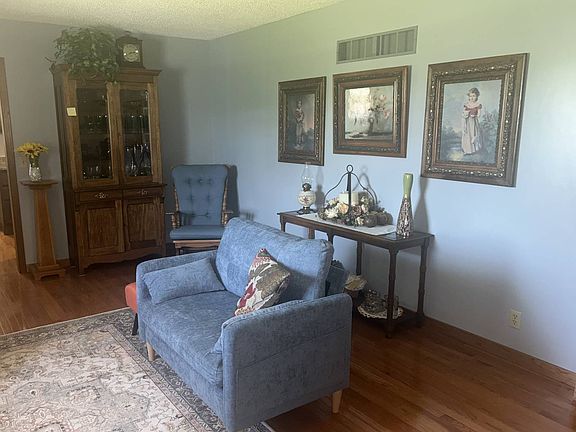 3rd image of 617 Woodland Dr