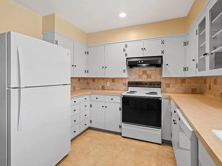 7505 SW Alden St — Photo 8