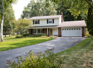 S93W23175 River Oaks Dr, Big Bend, WI 53103