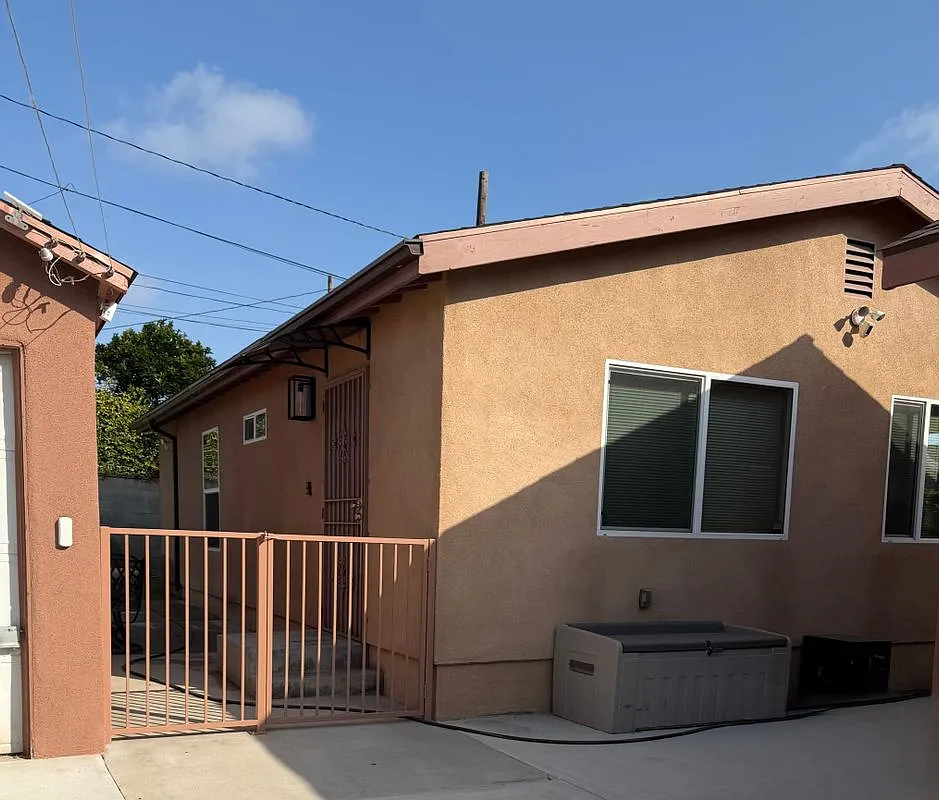 2 bed, 2.0 bath, 890 sqft, $3,000 — Photo 1