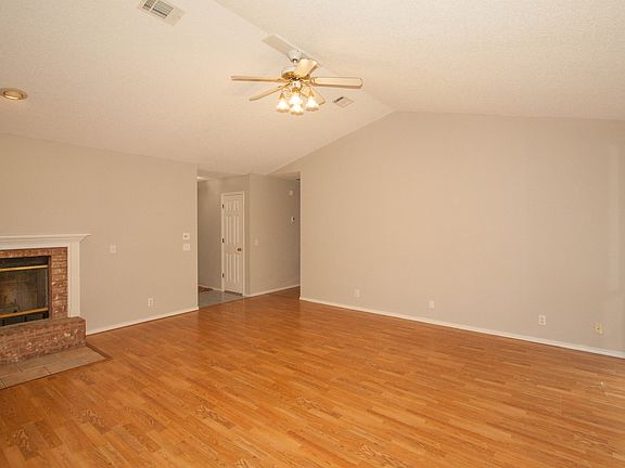 3rd image of 2225 W Quinton St