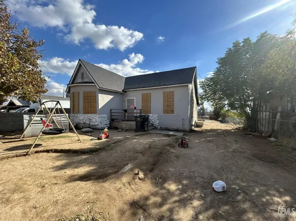 1215 Bernard St, Bakersfield, CA 93305