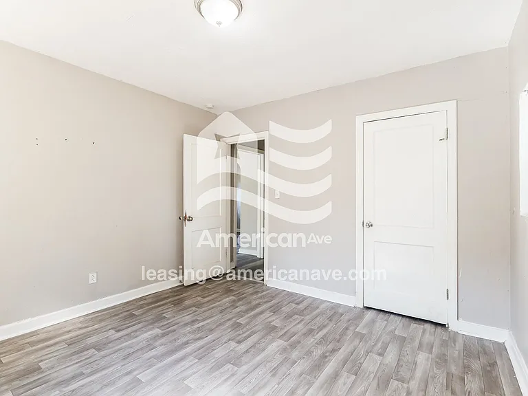 611561_009_main_bedroom_10.jpg