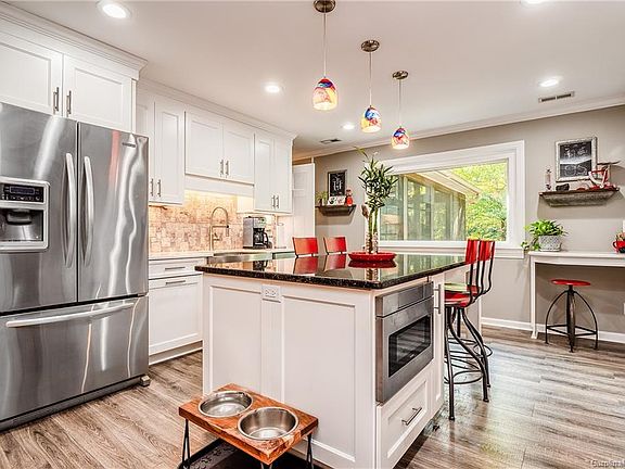 4th image of 2995 Courtland Dr