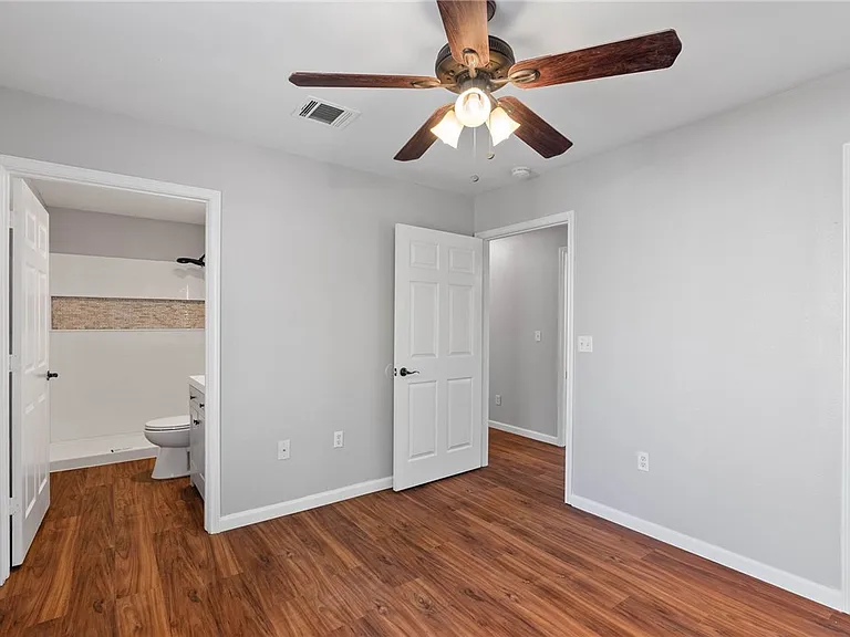 804 Avenue B — Photo 21