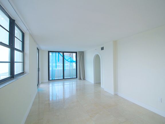3rd image of 6820 Indian Creek Dr