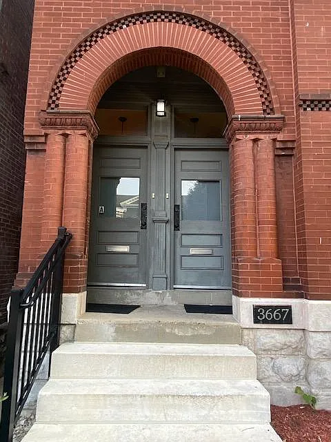 Building Photo - 3667 Russell Blvd #2