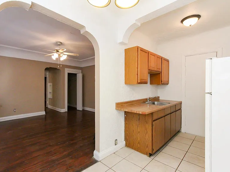 2753 Euclid Heights Blvd — Photo 11