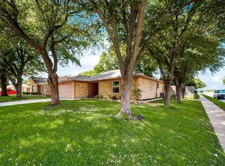 1000 Green Ridge Ter, Saginaw, TX 76179