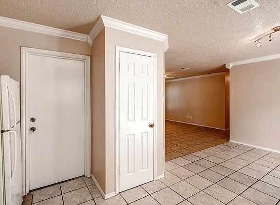 5th image of 4800 Brook Creek Cv