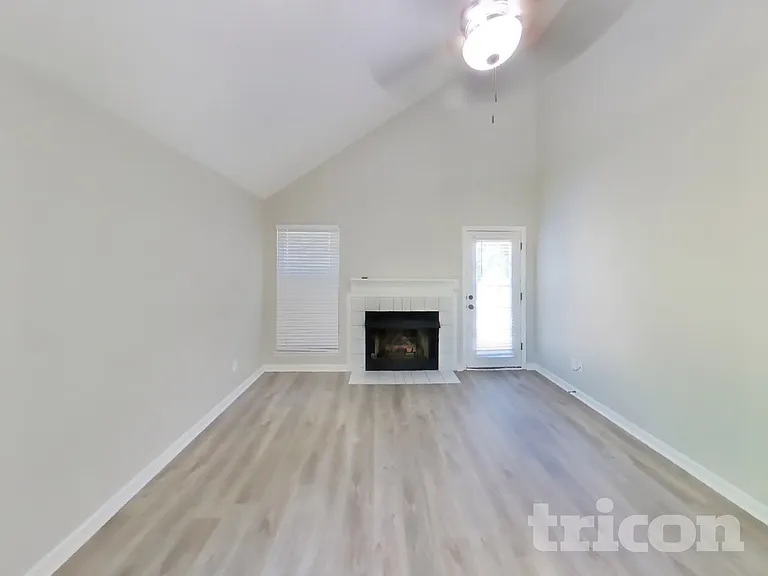 2701 River Bend Dr — Photo 2