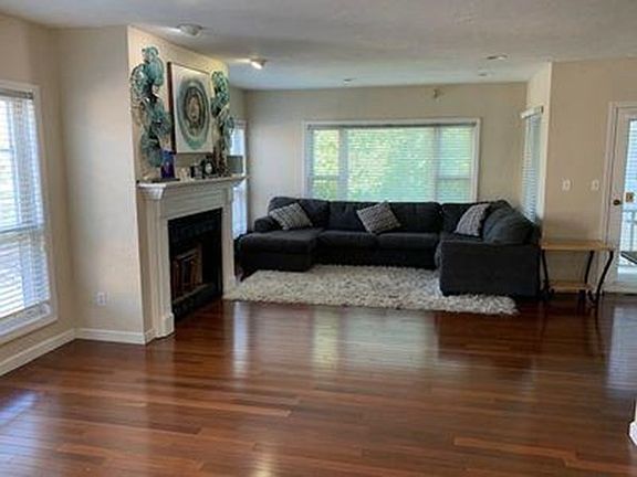 4th image of 17 Whaler Ln #17