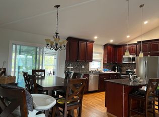 15 W Minerva Rd, Lindenhurst, NY 11757