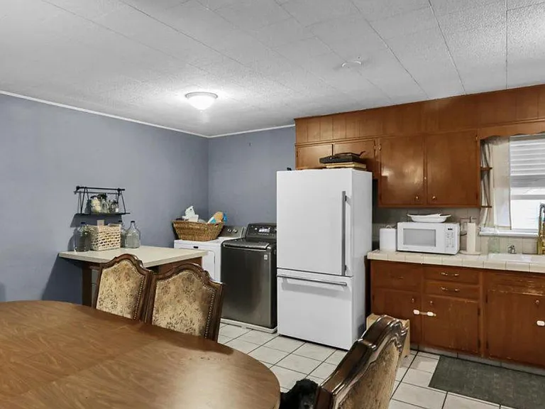 418 Haig Blvd — Photo 4