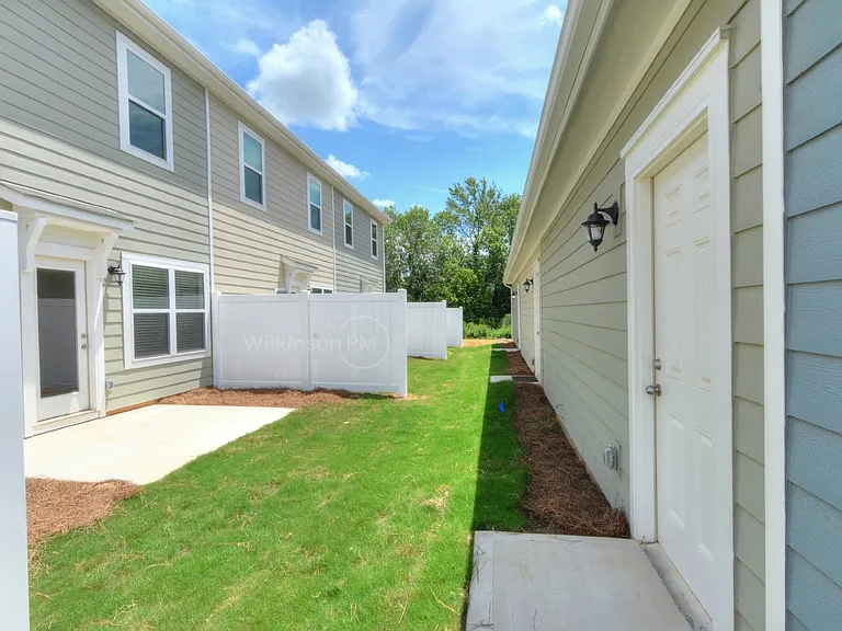 706 Sagecroft Ln — Photo 4