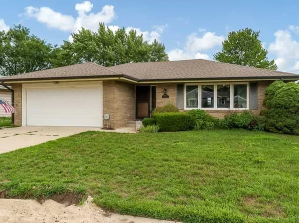 6225 Browns Pkwy, Loves Park, IL 61111