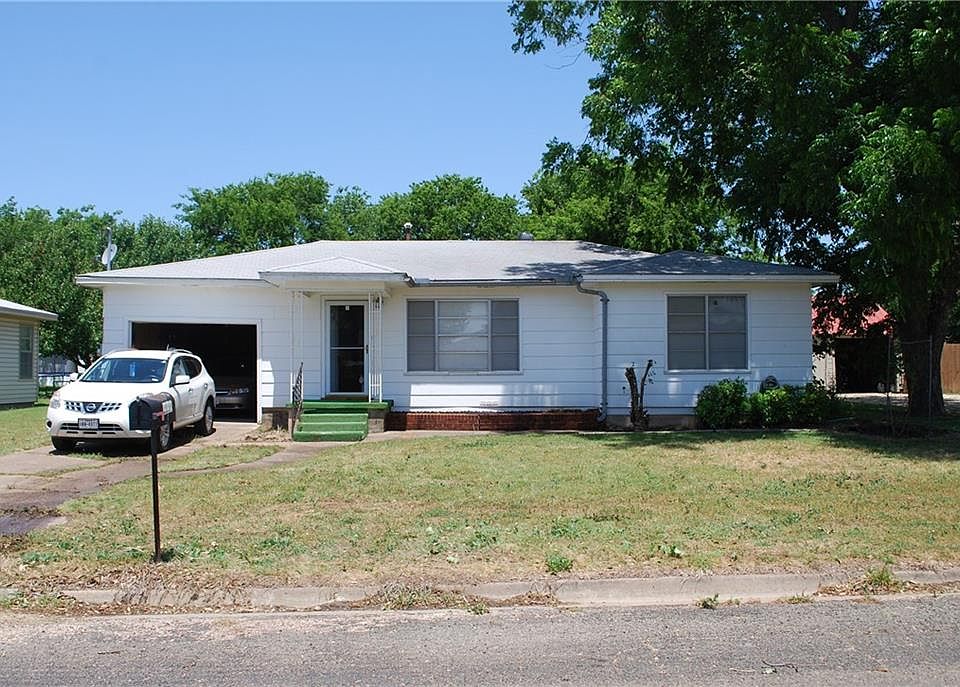 1st image of 107 Brazos St