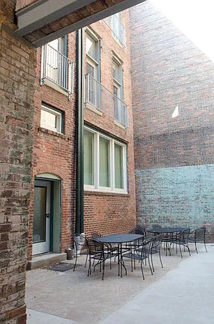 401 N Brady St — Photo 8