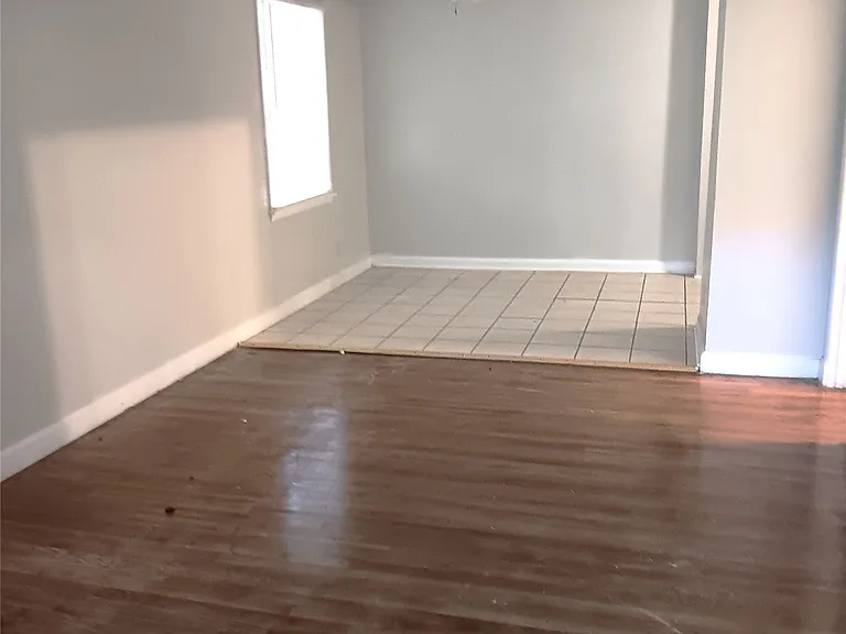2132 Ester St — Photo 2