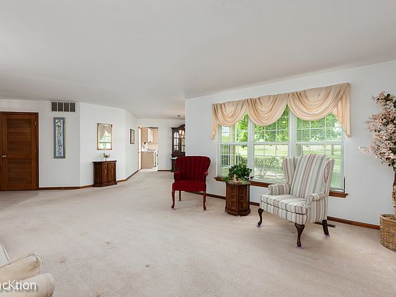 4th image of 21365 W Silktree Cir