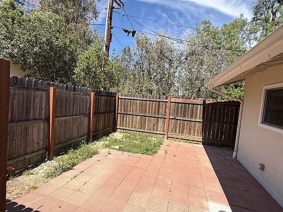 3rd image of 462 Rancho Santa Fe Rd Unit 3
