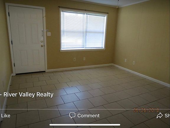 3rd image of 1409 S Commerce Ave APT 1
