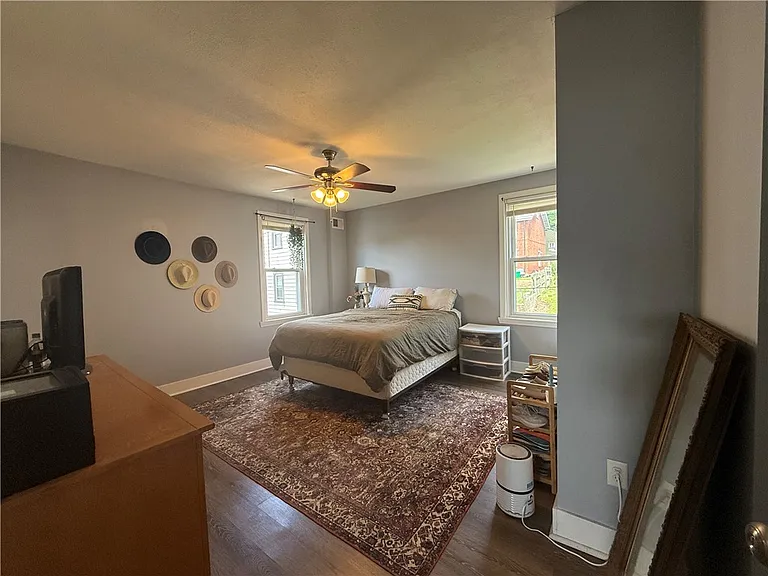 907 Spring Way — Photo 34