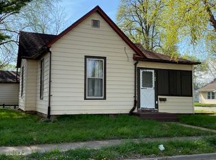 1102 3rd St, Charleston, IL 61920