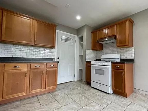 5th image of 6704 Grand Ave APT 1
