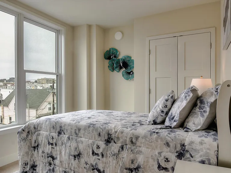 2224 Clement St — Photo 13