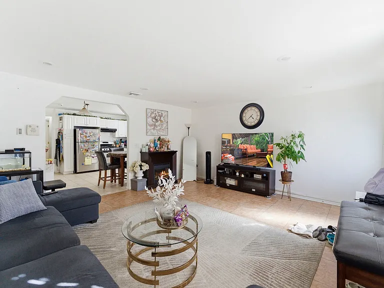 270 Westervelt Pl — Photo 1