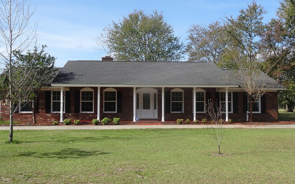 1st image of 825 Beechwood Dr