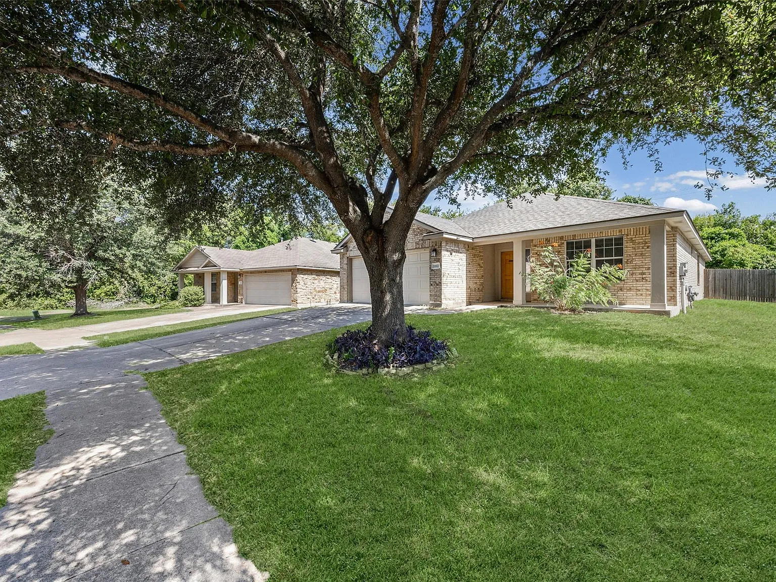 4 bed, 2.0 bath, 1962 sqft, $2,250 — Photo 2