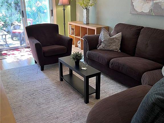 5th image of 473 Woodview Rd #2
