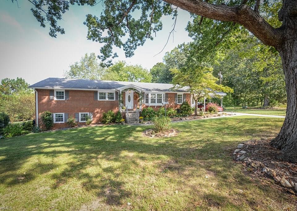 1st image of 389 Fairystone Dr