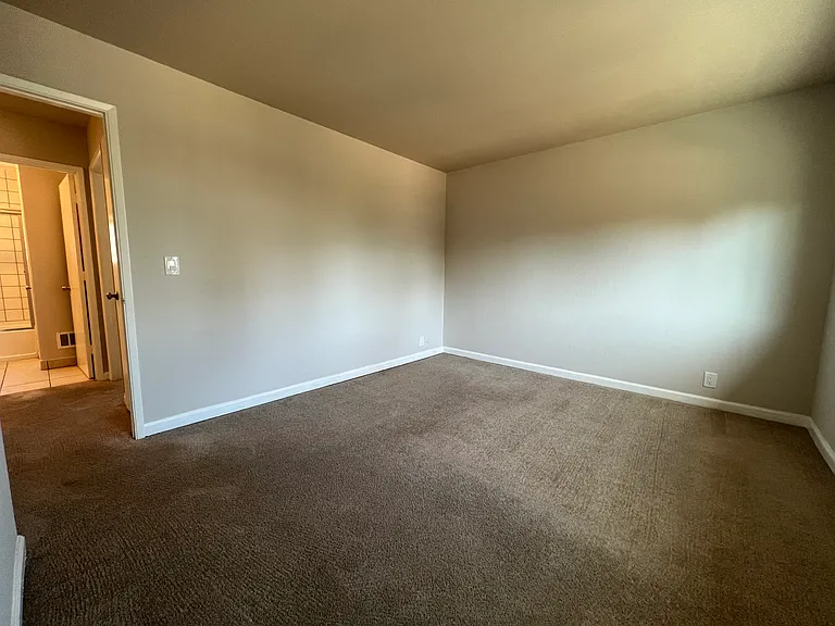 Farm Hill Manor — Photo 18