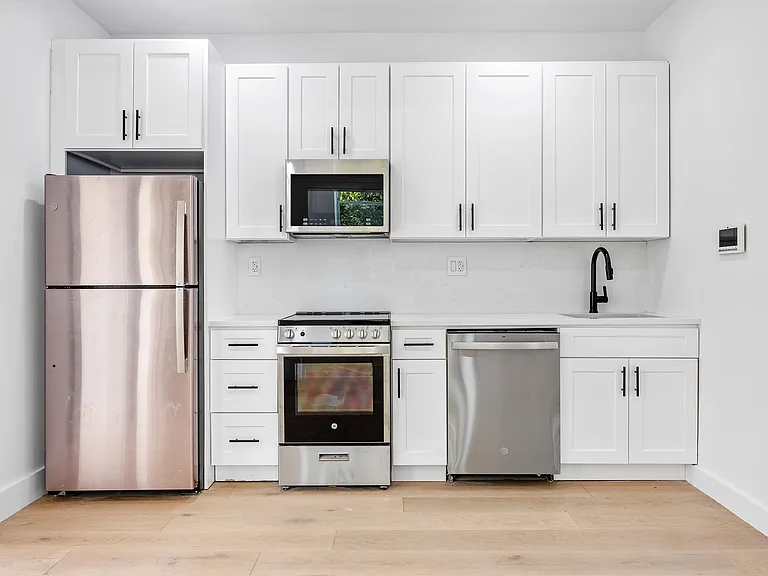 34-06 44th St #3R — Photo 2