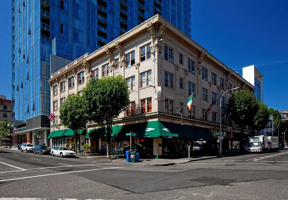 Maurice Dear Apartments