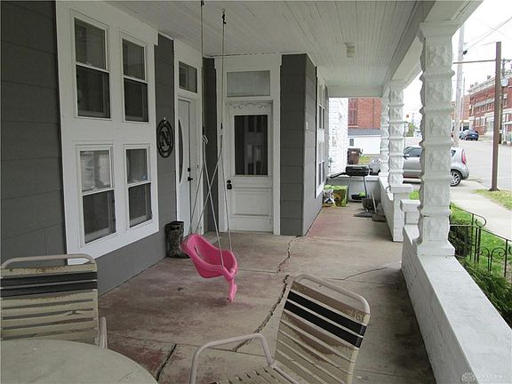 3rd image of 132 E Washington St