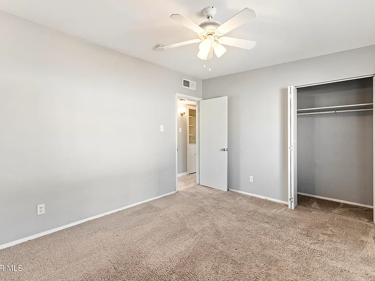 1015 N Clark Dr — Photo 9