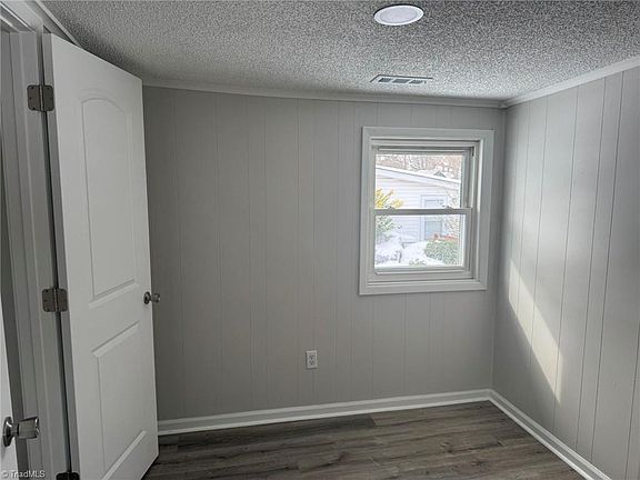 4th image of 108 Broad St