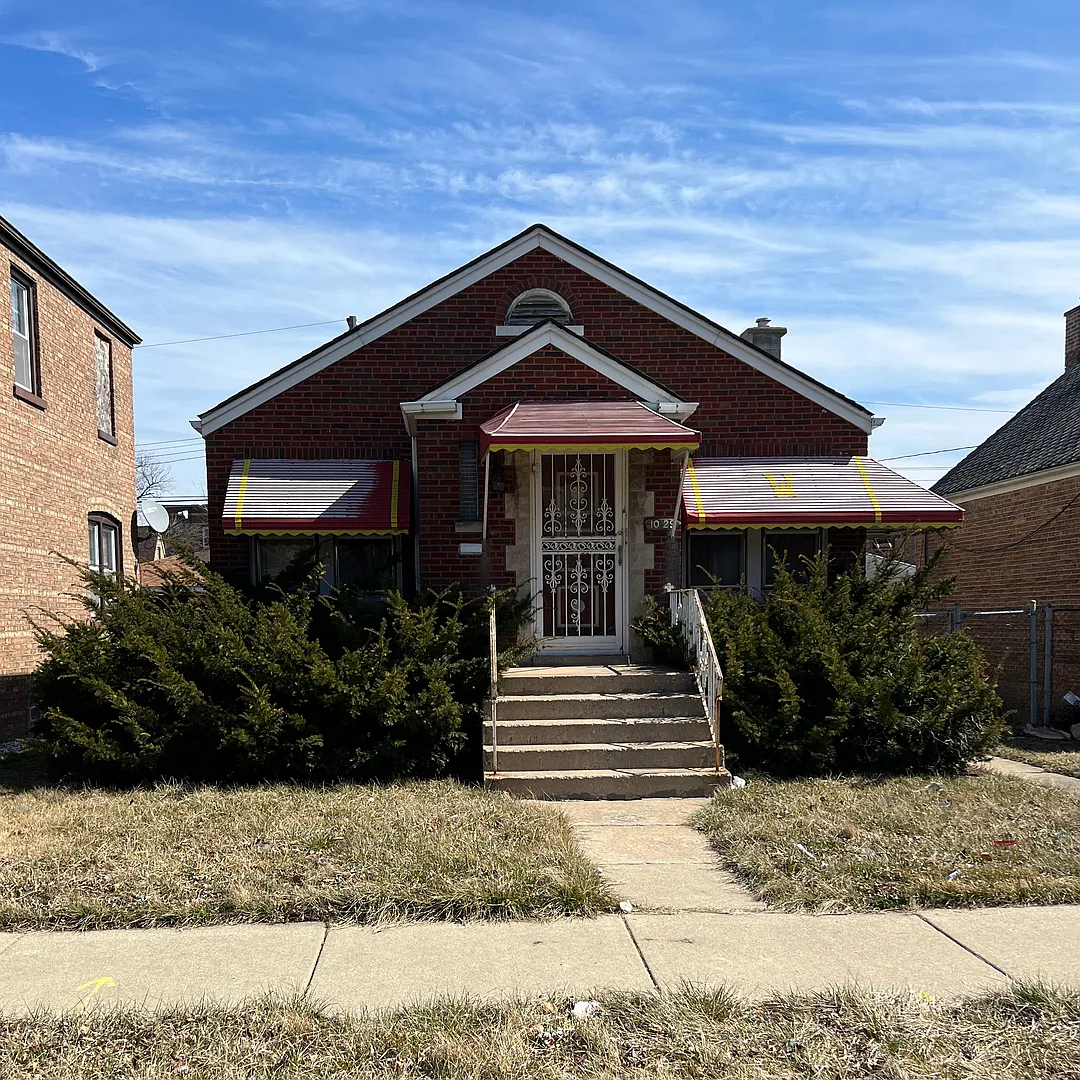 10129 S King Dr photo 1