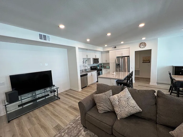 9369 Solaire Pl — Photo 11